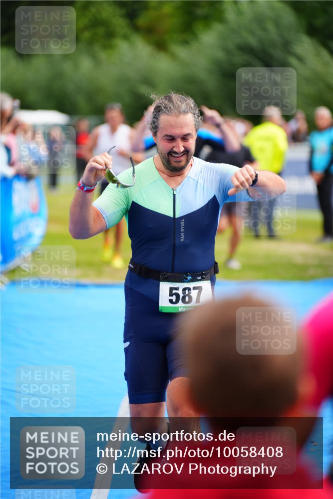 30.08.2026 - Elbe Triathlon Hamburg LAZAROV Photography http://msf.ph/oto/10058408 30.08.2026 11:28:01 Ziel 587, 754, 1065, 1068, 1103 meine-sportfotos.de