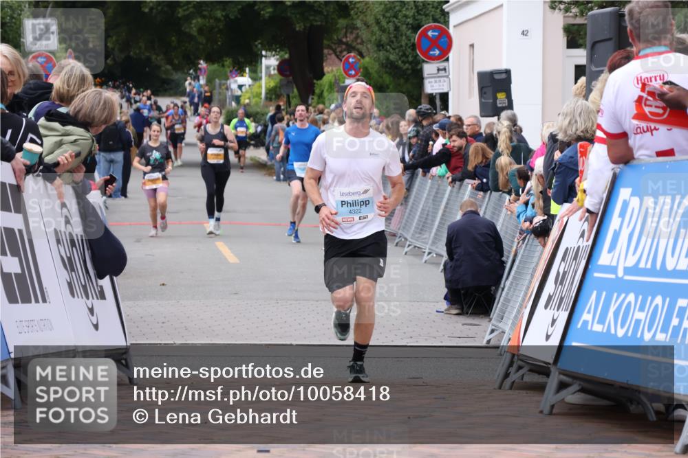 30.08.2026 - Blankeneser Heldenlauf Lena Gebhardt http://msf.ph/oto/10058418 30.08.2026 12:22:12 Ziel 2793, 4322, 4329 meine-sportfotos.de