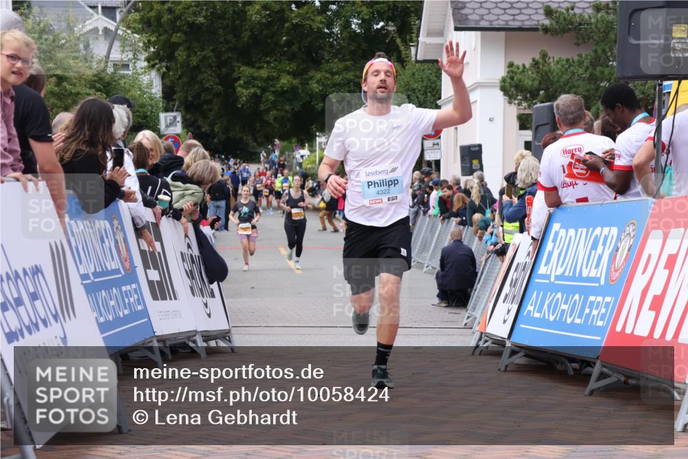 30.08.2026 - Blankeneser Heldenlauf Lena Gebhardt http://msf.ph/oto/10058424 30.08.2026 12:22:14 Ziel 2793, 4322, 4329 meine-sportfotos.de