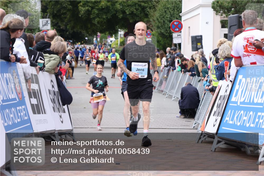 30.08.2026 - Blankeneser Heldenlauf Lena Gebhardt http://msf.ph/oto/10058439 30.08.2026 12:22:18 Ziel 4270, 4322, 4485 meine-sportfotos.de