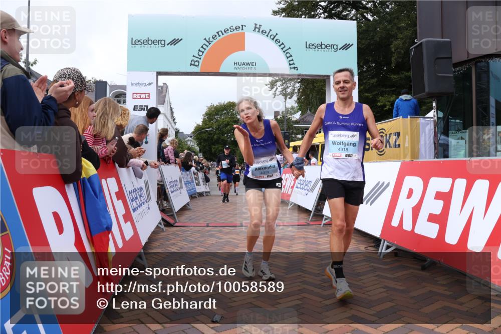 30.08.2026 - Blankeneser Heldenlauf Lena Gebhardt http://msf.ph/oto/10058589 30.08.2026 12:22:54 Ziel 2620, 4026, 4304, 4318, 4319, 4448 meine-sportfotos.de