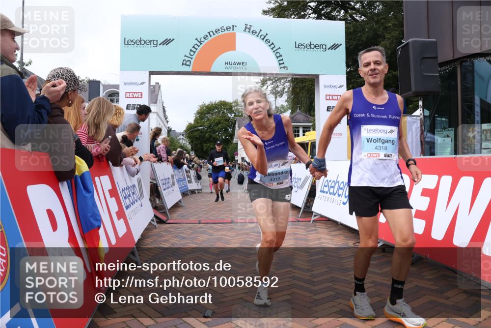30.08.2026 - Blankeneser Heldenlauf Lena Gebhardt http://msf.ph/oto/10058592 30.08.2026 12:22:54 Ziel 2620, 4026, 4304, 4318, 4319, 4448 meine-sportfotos.de