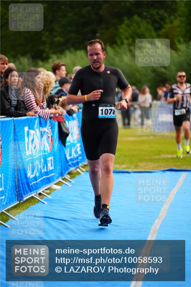 30.08.2026 - Elbe Triathlon Hamburg LAZAROV Photography http://msf.ph/oto/10058593 30.08.2026 11:29:32 Ziel 749, 1078, 1183 meine-sportfotos.de