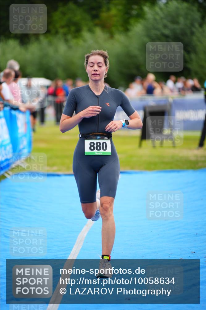 30.08.2026 - Elbe Triathlon Hamburg LAZAROV Photography http://msf.ph/oto/10058634 30.08.2026 11:29:53 Ziel 880, 1092 meine-sportfotos.de