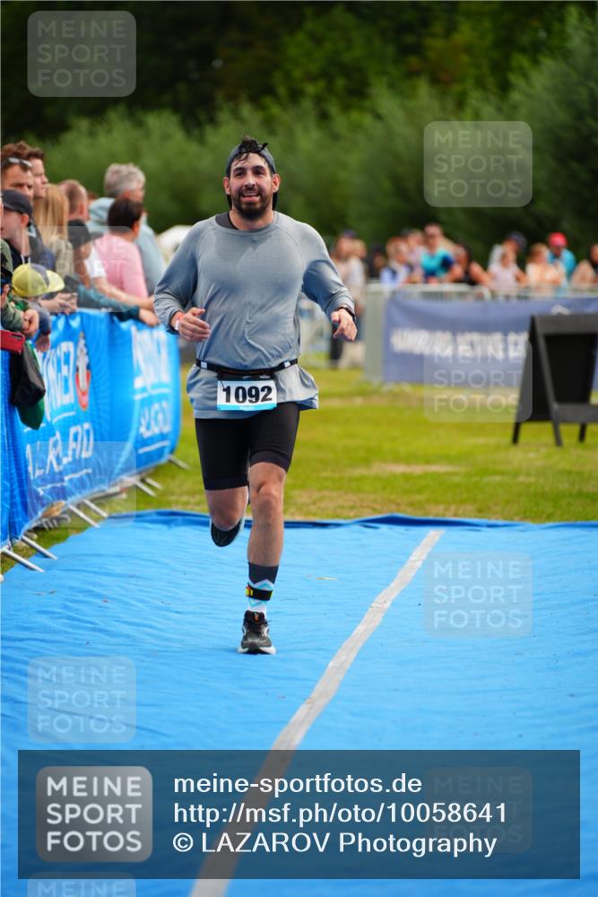 30.08.2026 - Elbe Triathlon Hamburg LAZAROV Photography http://msf.ph/oto/10058641 30.08.2026 11:29:59 Ziel 1092, 1193 meine-sportfotos.de