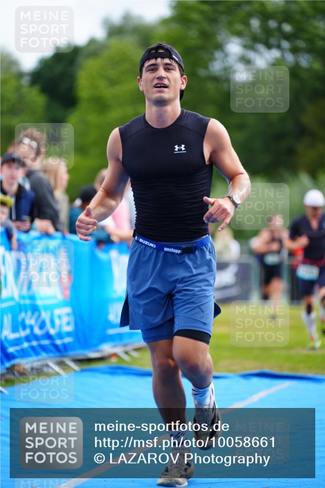 30.08.2026 - Elbe Triathlon Hamburg LAZAROV Photography http://msf.ph/oto/10058661 30.08.2026 11:30:12 Ziel 798, 1081, 1285 meine-sportfotos.de