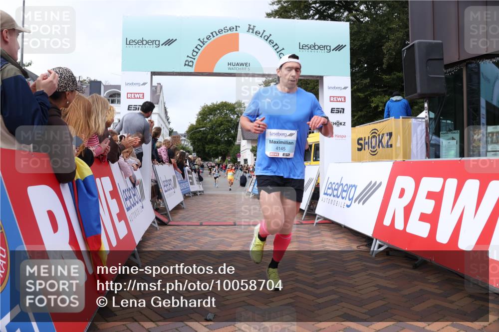 30.08.2026 - Blankeneser Heldenlauf Lena Gebhardt http://msf.ph/oto/10058704 30.08.2026 12:23:19 Ziel 4145, 4163, 4359 meine-sportfotos.de