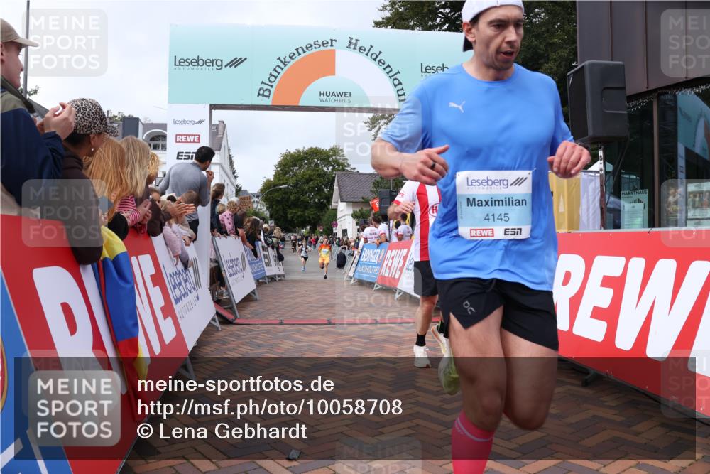 30.08.2026 - Blankeneser Heldenlauf Lena Gebhardt http://msf.ph/oto/10058708 30.08.2026 12:23:19 Ziel 4145, 4163, 4359 meine-sportfotos.de