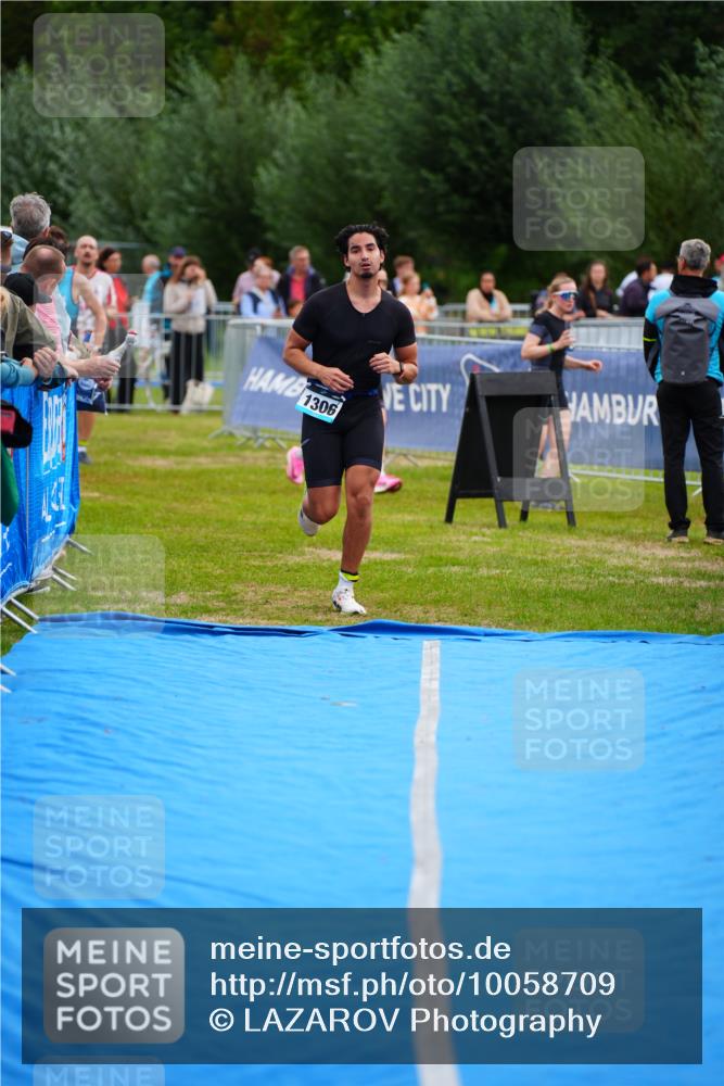 30.08.2026 - Elbe Triathlon Hamburg LAZAROV Photography http://msf.ph/oto/10058709 30.08.2026 11:30:55 Ziel 1306, 1442 meine-sportfotos.de