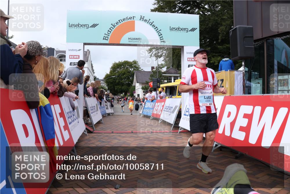 30.08.2026 - Blankeneser Heldenlauf Lena Gebhardt http://msf.ph/oto/10058711 30.08.2026 12:23:19 Ziel 4145, 4163, 4359 meine-sportfotos.de