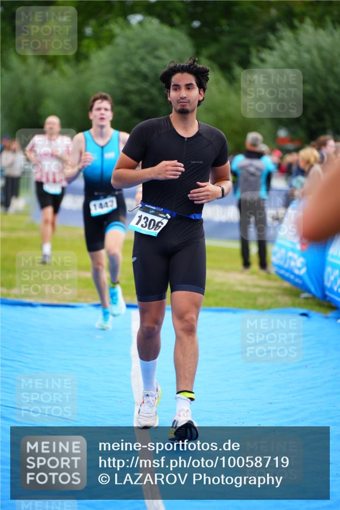 30.08.2026 - Elbe Triathlon Hamburg LAZAROV Photography http://msf.ph/oto/10058719 30.08.2026 11:30:59 Ziel 1018, 1306, 1442 meine-sportfotos.de