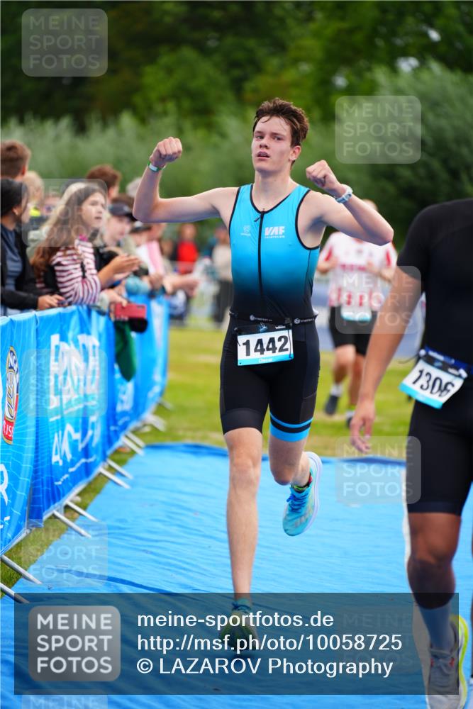 30.08.2026 - Elbe Triathlon Hamburg LAZAROV Photography http://msf.ph/oto/10058725 30.08.2026 11:31:00 Ziel 1018, 1306, 1442 meine-sportfotos.de