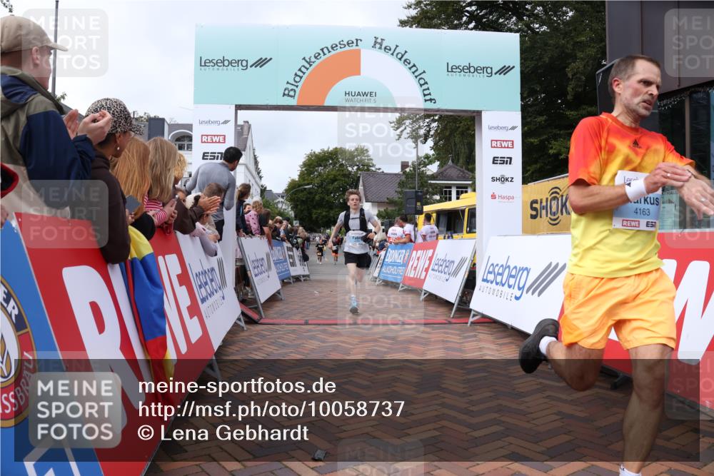 30.08.2026 - Blankeneser Heldenlauf Lena Gebhardt http://msf.ph/oto/10058737 30.08.2026 12:23:23 Ziel 4145, 4163, 4282, 4359 meine-sportfotos.de