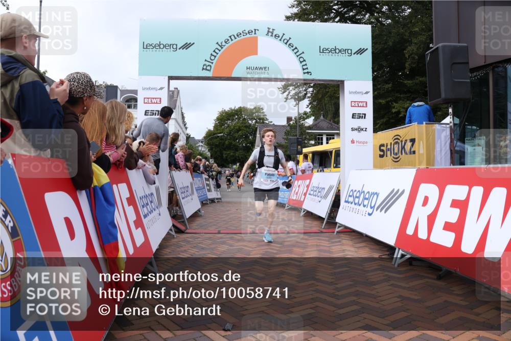 30.08.2026 - Blankeneser Heldenlauf Lena Gebhardt http://msf.ph/oto/10058741 30.08.2026 12:23:24 Ziel 4145, 4163, 4282, 4359 meine-sportfotos.de