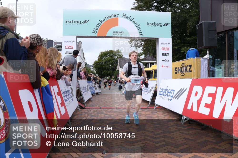 30.08.2026 - Blankeneser Heldenlauf Lena Gebhardt http://msf.ph/oto/10058745 30.08.2026 12:23:24 Ziel 4145, 4163, 4282, 4359 meine-sportfotos.de