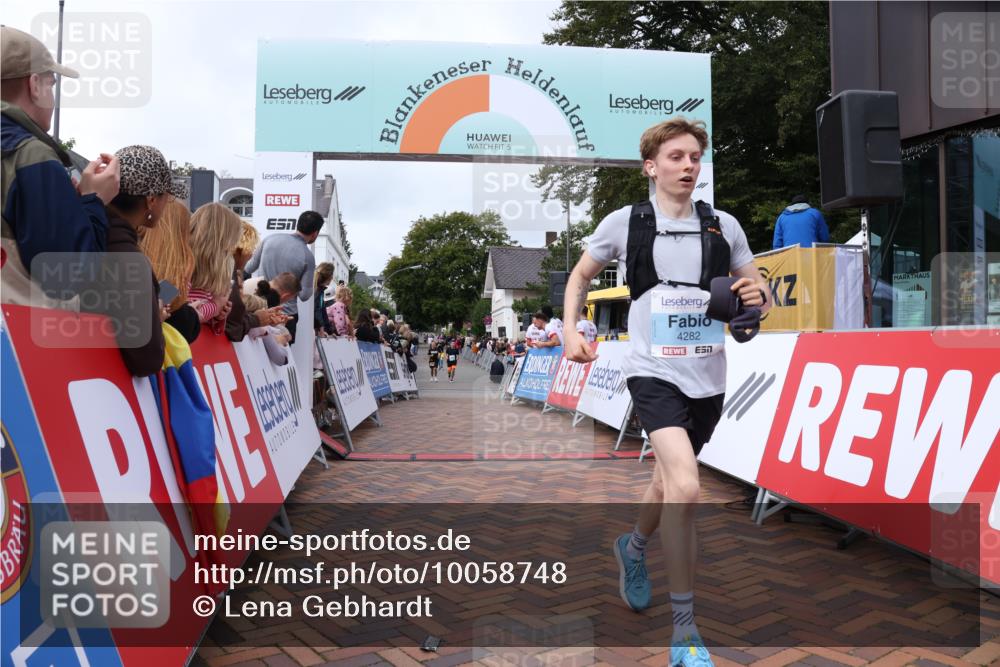 30.08.2026 - Blankeneser Heldenlauf Lena Gebhardt http://msf.ph/oto/10058748 30.08.2026 12:23:25 Ziel 4145, 4163, 4282, 4359 meine-sportfotos.de