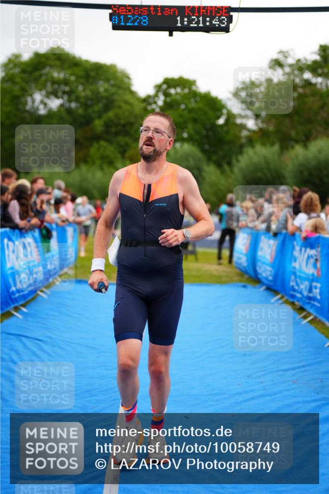 30.08.2026 - Elbe Triathlon Hamburg LAZAROV Photography http://msf.ph/oto/10058749 30.08.2026 11:31:43 Ziel 881, 1228, 1308 meine-sportfotos.de