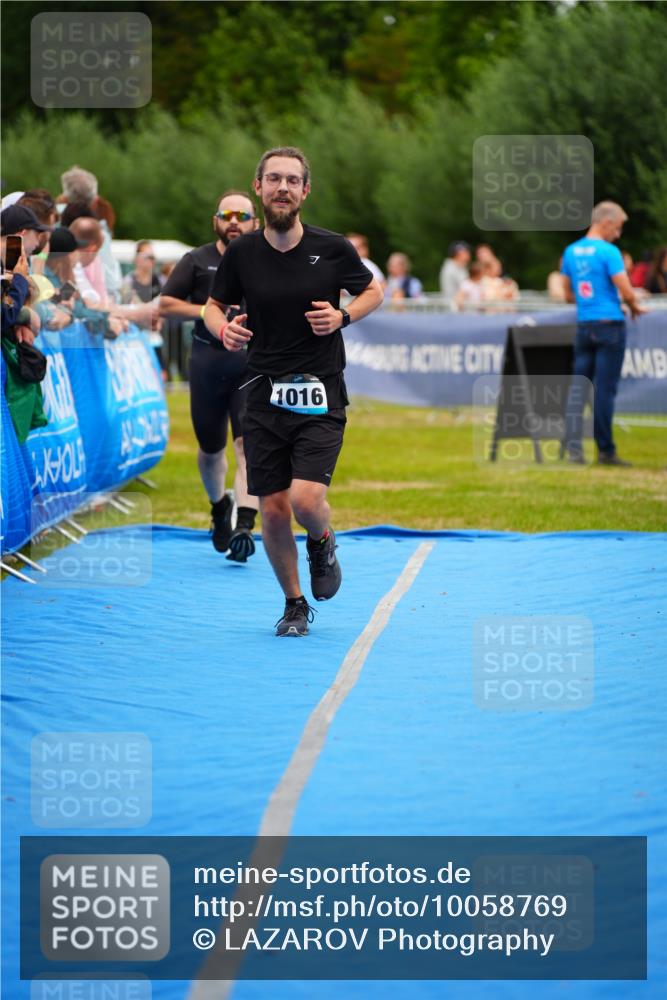 30.08.2026 - Elbe Triathlon Hamburg LAZAROV Photography http://msf.ph/oto/10058769 30.08.2026 11:32:00 Ziel 662, 1016 meine-sportfotos.de