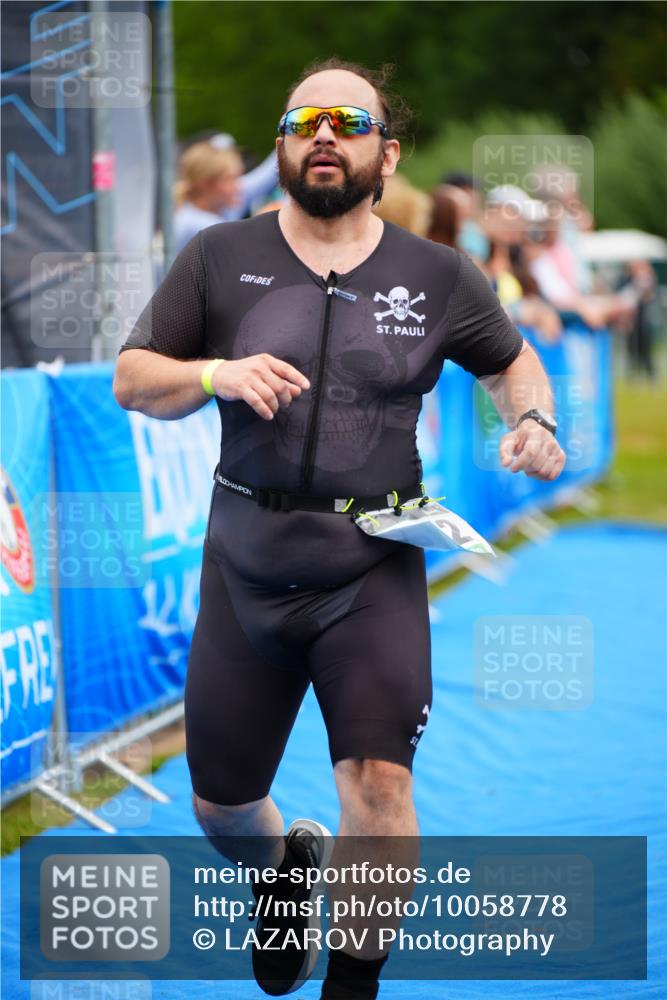 30.08.2026 - Elbe Triathlon Hamburg LAZAROV Photography http://msf.ph/oto/10058778 30.08.2026 11:32:04 Ziel 662, 1016, 1062 meine-sportfotos.de