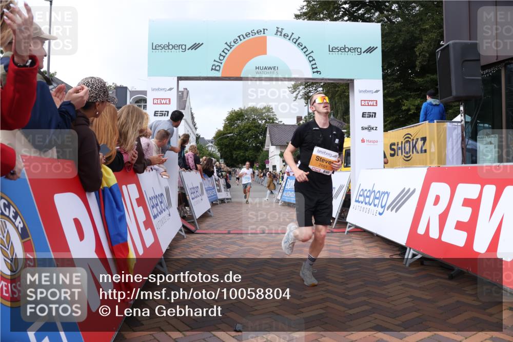 30.08.2026 - Blankeneser Heldenlauf Lena Gebhardt http://msf.ph/oto/10058804 30.08.2026 12:23:40 Ziel 2378, 2661, 2877, 4039, 4094 meine-sportfotos.de