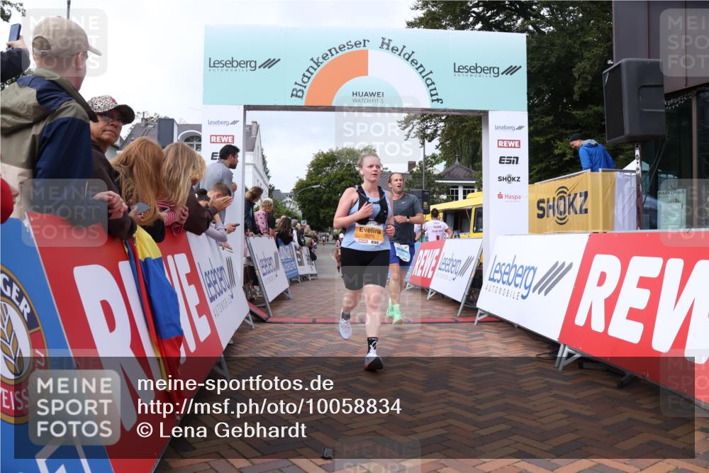 30.08.2026 - Blankeneser Heldenlauf Lena Gebhardt http://msf.ph/oto/10058834 30.08.2026 12:23:51 Ziel 2075, 4015, 4094, 4115, 4462 meine-sportfotos.de