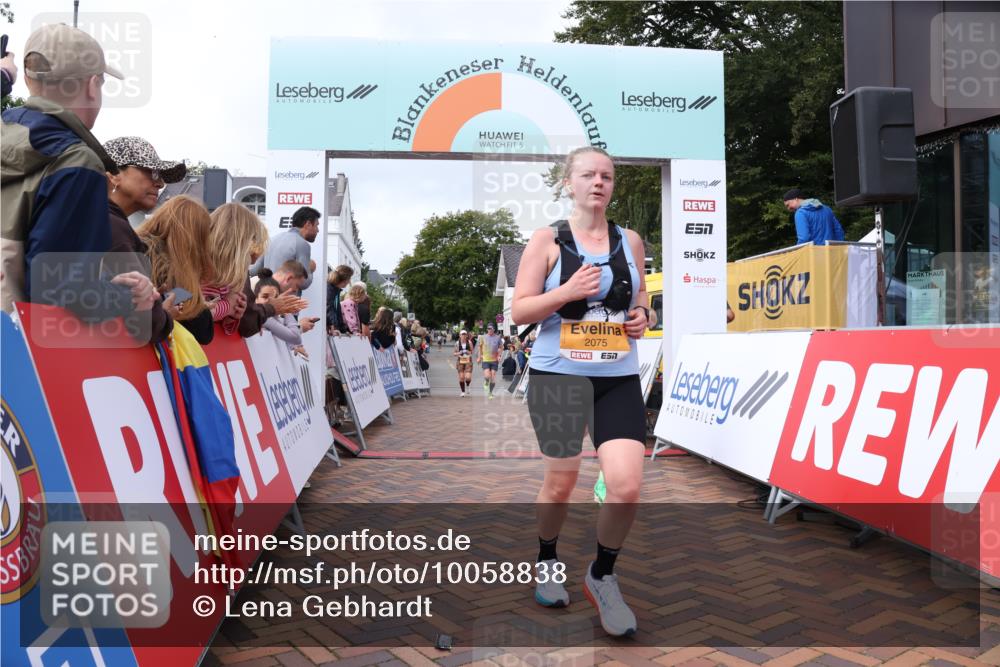 30.08.2026 - Blankeneser Heldenlauf Lena Gebhardt http://msf.ph/oto/10058838 30.08.2026 12:23:51 Ziel 2075, 4015, 4094, 4115, 4462 meine-sportfotos.de