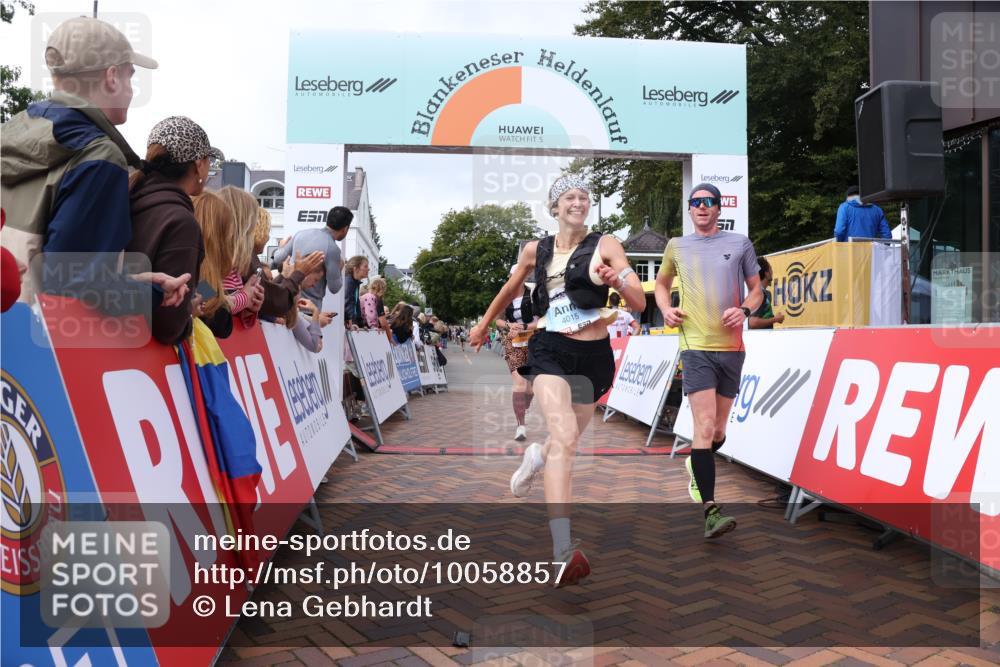 30.08.2026 - Blankeneser Heldenlauf Lena Gebhardt http://msf.ph/oto/10058857 30.08.2026 12:23:56 Ziel 2075, 2489, 4015, 4115, 4462 meine-sportfotos.de