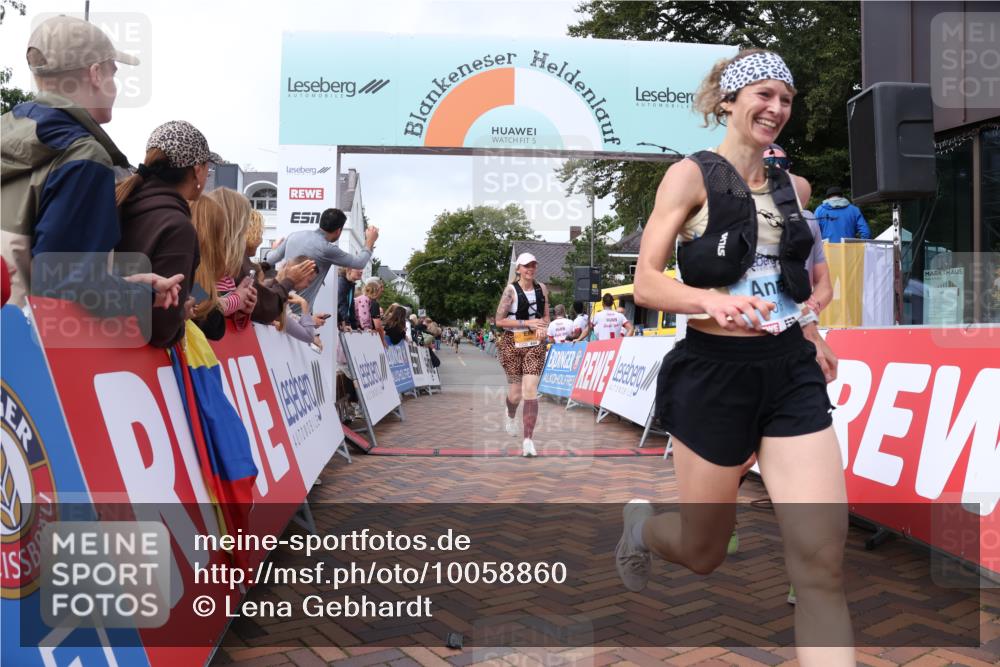 30.08.2026 - Blankeneser Heldenlauf Lena Gebhardt http://msf.ph/oto/10058860 30.08.2026 12:23:56 Ziel 2075, 2489, 4015, 4115, 4462 meine-sportfotos.de