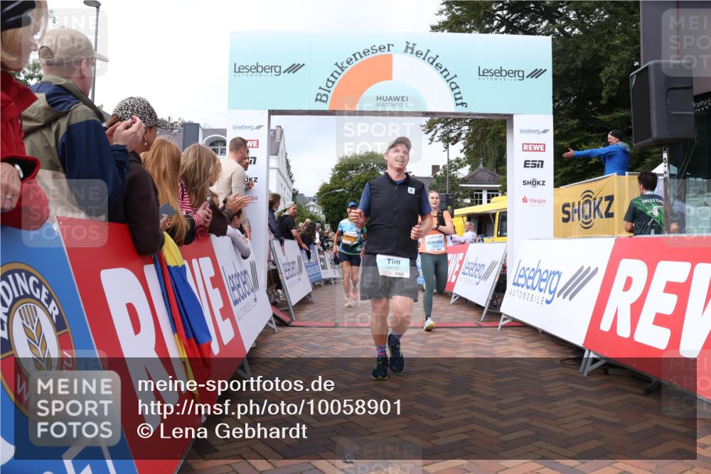 30.08.2026 - Blankeneser Heldenlauf Lena Gebhardt http://msf.ph/oto/10058901 30.08.2026 12:24:14 Ziel 2025, 4027, 4261, 4410 meine-sportfotos.de
