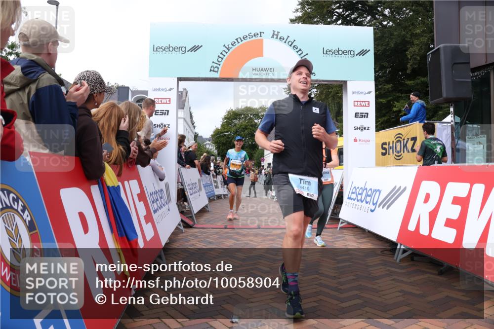 30.08.2026 - Blankeneser Heldenlauf Lena Gebhardt http://msf.ph/oto/10058904 30.08.2026 12:24:14 Ziel 2025, 4027, 4261, 4410 meine-sportfotos.de