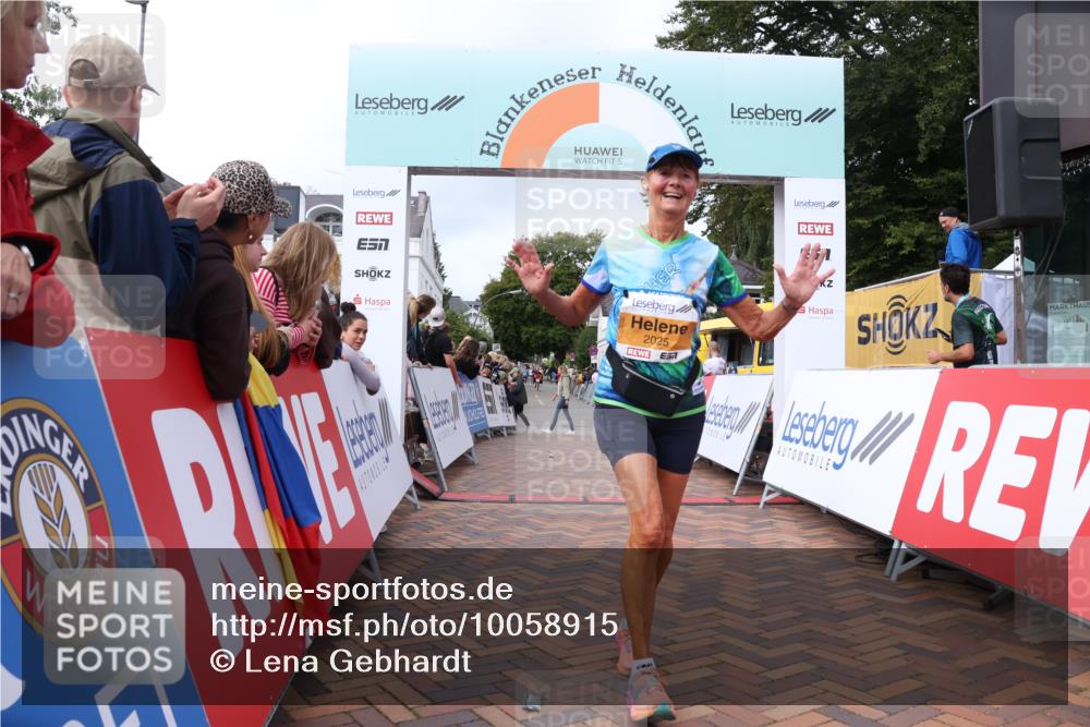 30.08.2026 - Blankeneser Heldenlauf Lena Gebhardt http://msf.ph/oto/10058915 30.08.2026 12:24:16 Ziel 2025, 4027, 4261, 4410 meine-sportfotos.de