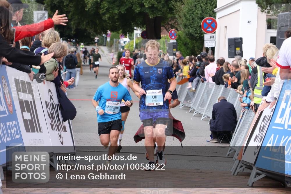 30.08.2026 - Blankeneser Heldenlauf Lena Gebhardt http://msf.ph/oto/10058922 30.08.2026 12:24:29 Ziel 4150, 4199 meine-sportfotos.de