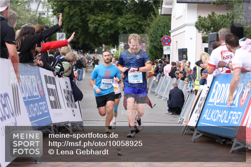 30.08.2026 - Blankeneser Heldenlauf Lena Gebhardt http://msf.ph/oto/10058925 30.08.2026 12:24:30 Ziel 4150, 4199 meine-sportfotos.de