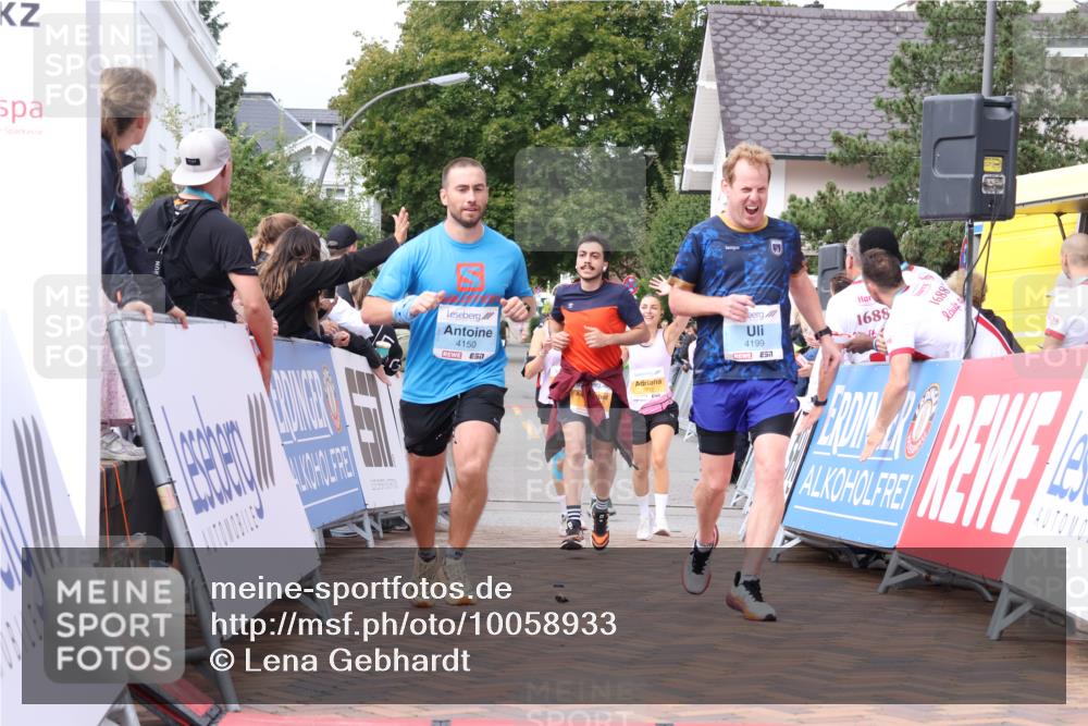 30.08.2026 - Blankeneser Heldenlauf Lena Gebhardt http://msf.ph/oto/10058933 30.08.2026 12:24:32 Ziel 2201, 2211, 2212, 4150, 4199 meine-sportfotos.de