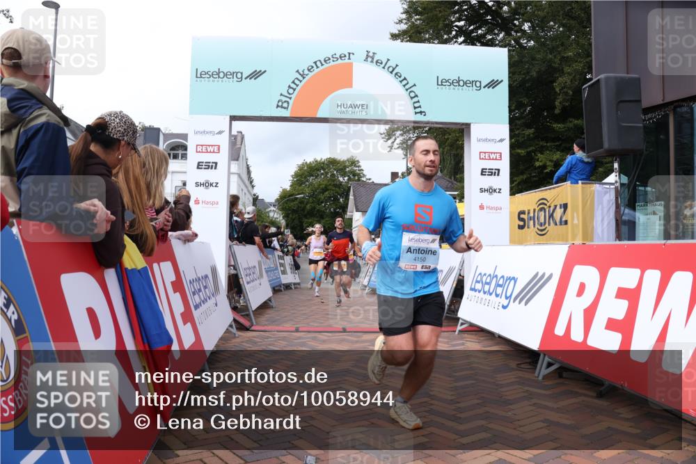 30.08.2026 - Blankeneser Heldenlauf Lena Gebhardt http://msf.ph/oto/10058944 30.08.2026 12:24:34 Ziel 2201, 2211, 2212, 4079, 4150, 4199, 4432 meine-sportfotos.de