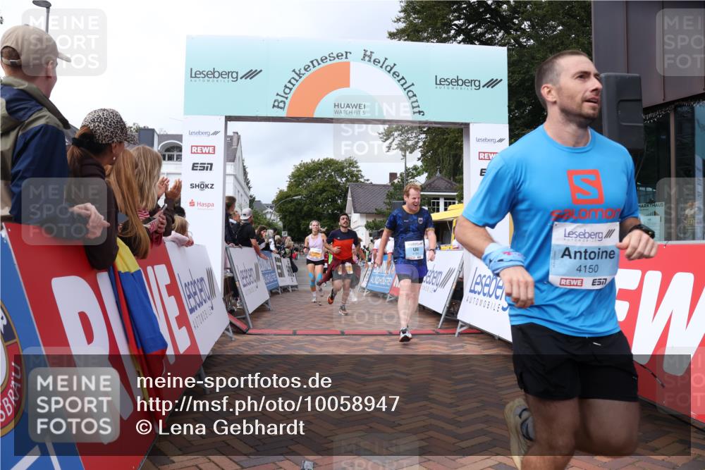 30.08.2026 - Blankeneser Heldenlauf Lena Gebhardt http://msf.ph/oto/10058947 30.08.2026 12:24:34 Ziel 2201, 2211, 2212, 4079, 4150, 4199, 4432 meine-sportfotos.de
