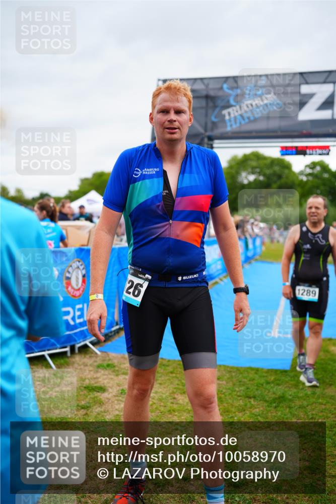 30.08.2026 - Elbe Triathlon Hamburg LAZAROV Photography http://msf.ph/oto/10058970 30.08.2026 11:33:48 Ziel 863, 870 meine-sportfotos.de