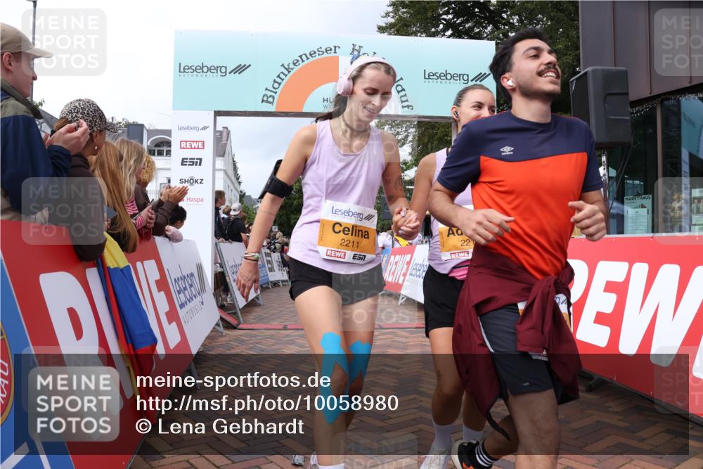 30.08.2026 - Blankeneser Heldenlauf Lena Gebhardt http://msf.ph/oto/10058980 30.08.2026 12:24:37 Ziel 2201, 2211, 2212, 2430, 4079, 4150, 4199, 4432 meine-sportfotos.de