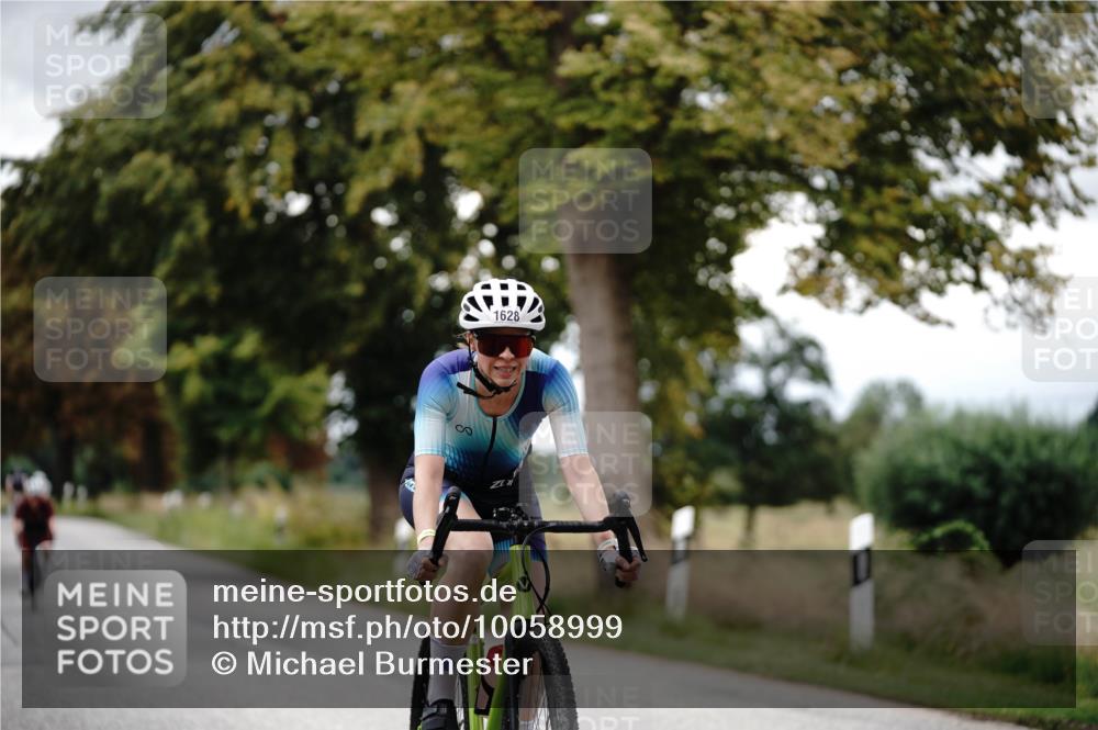 30.08.2026 - Elbe Triathlon Hamburg Michael Burmester http://msf.ph/oto/10058999 30.08.2026 11:27:36 Radfahren 1481, 1518, 1628, 1692 meine-sportfotos.de