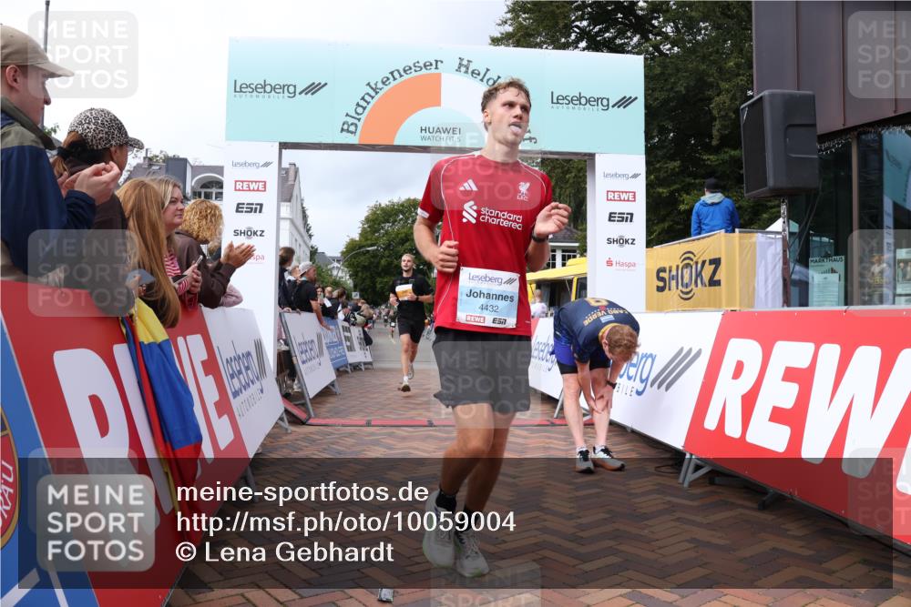 30.08.2026 - Blankeneser Heldenlauf Lena Gebhardt http://msf.ph/oto/10059004 30.08.2026 12:24:40 Ziel 2201, 2211, 2212, 2430, 4079, 4150, 4199, 4432 meine-sportfotos.de