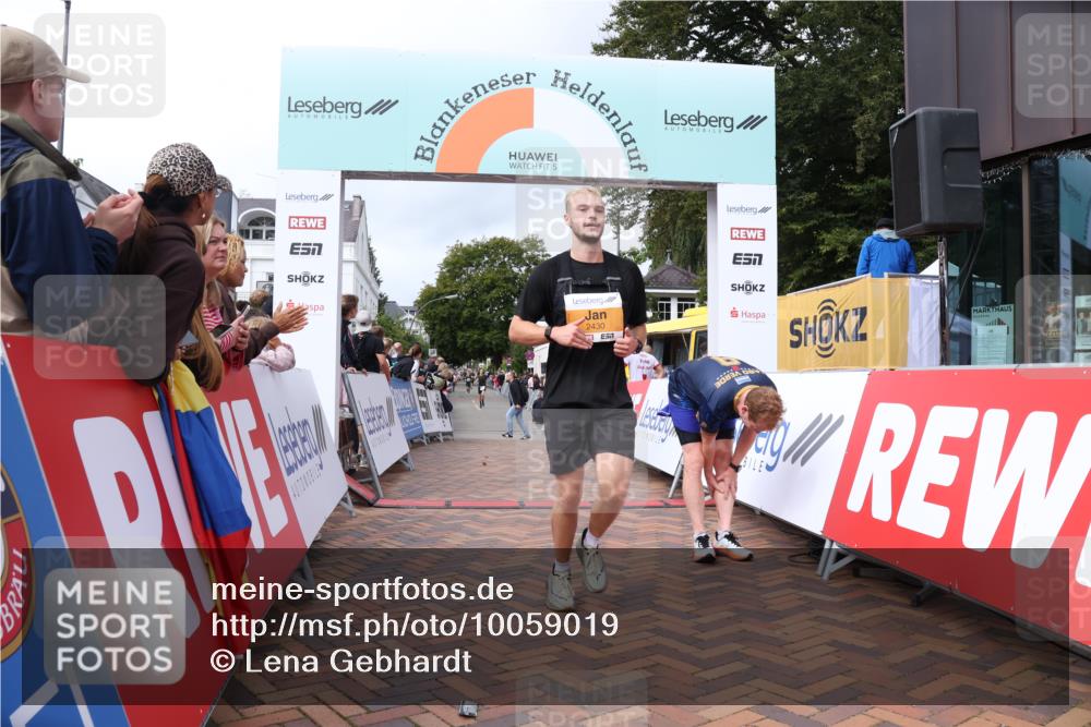 30.08.2026 - Blankeneser Heldenlauf Lena Gebhardt http://msf.ph/oto/10059019 30.08.2026 12:24:42 Ziel 2201, 2211, 2212, 2430, 4079, 4432 meine-sportfotos.de