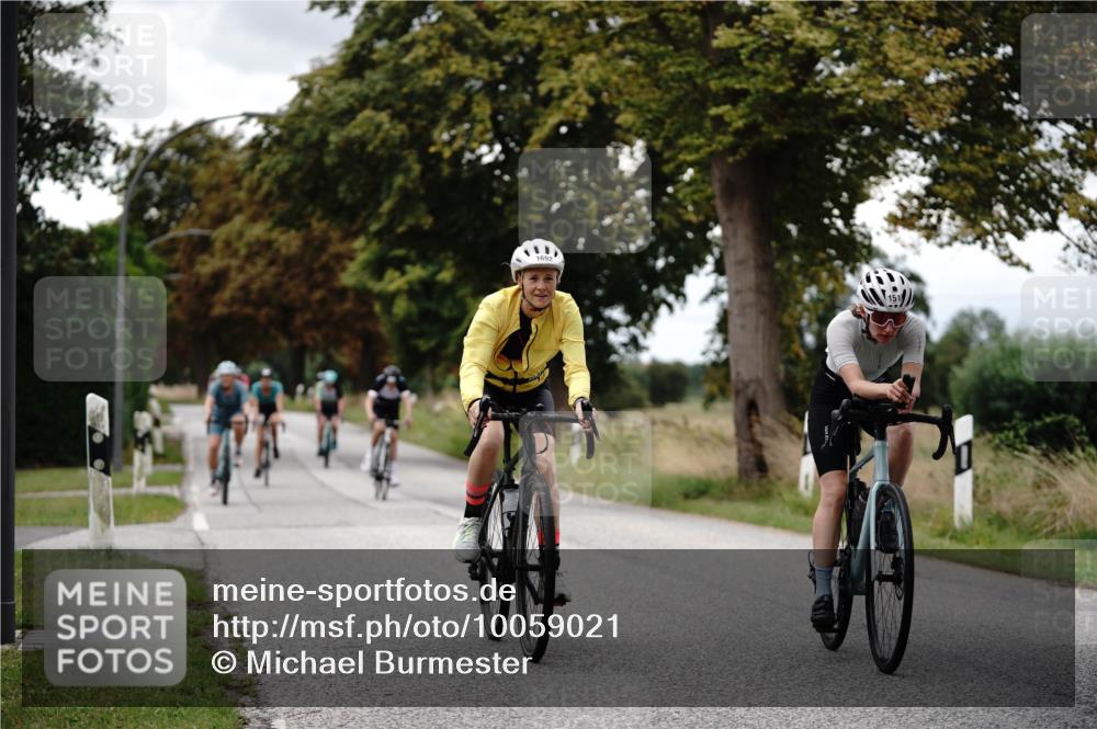 30.08.2026 - Elbe Triathlon Hamburg Michael Burmester http://msf.ph/oto/10059021 30.08.2026 11:27:43 Radfahren 1366, 1457, 1458, 1518, 1652, 1657, 1692, 1704 meine-sportfotos.de
