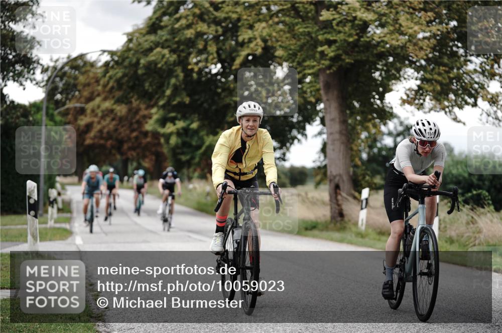 30.08.2026 - Elbe Triathlon Hamburg Michael Burmester http://msf.ph/oto/10059023 30.08.2026 11:27:43 Radfahren 1366, 1457, 1458, 1518, 1652, 1657, 1692, 1704 meine-sportfotos.de