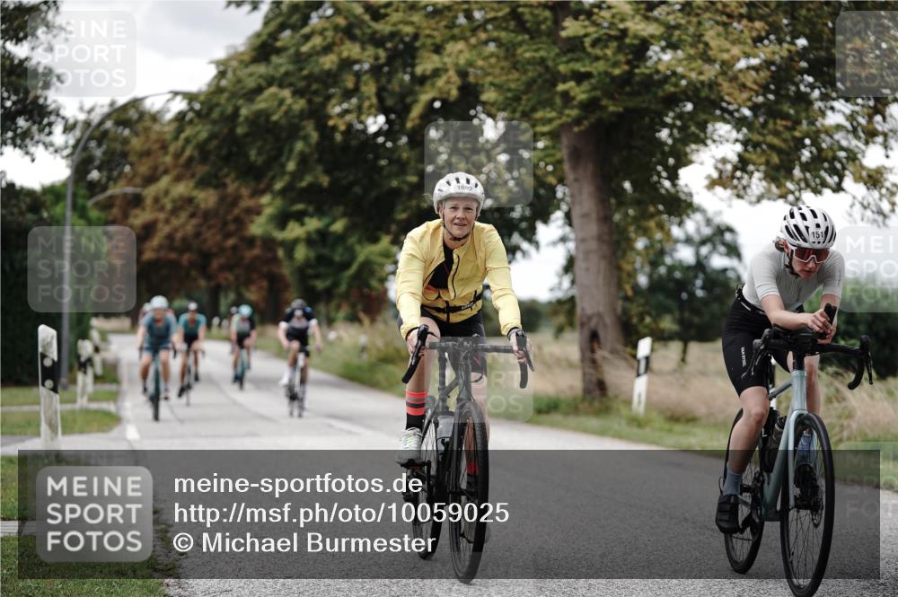 30.08.2026 - Elbe Triathlon Hamburg Michael Burmester http://msf.ph/oto/10059025 30.08.2026 11:27:44 Radfahren 1366, 1457, 1458, 1518, 1652, 1657, 1661, 1692, 1704 meine-sportfotos.de