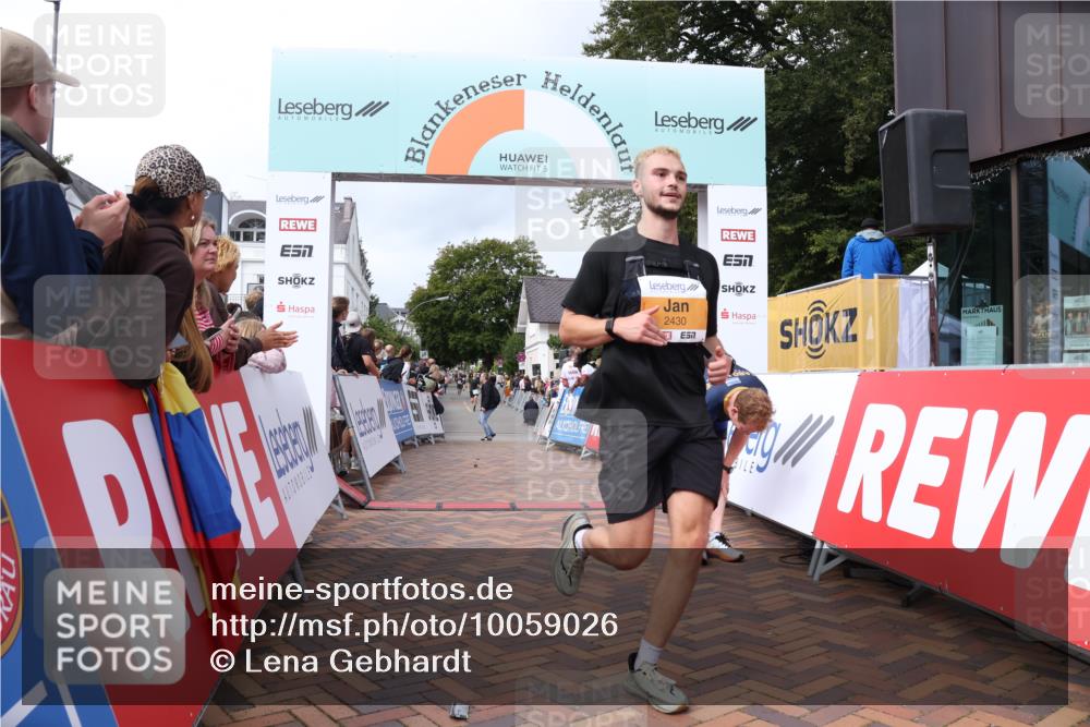 30.08.2026 - Blankeneser Heldenlauf Lena Gebhardt http://msf.ph/oto/10059026 30.08.2026 12:24:42 Ziel 2201, 2211, 2212, 2430, 4079, 4432 meine-sportfotos.de