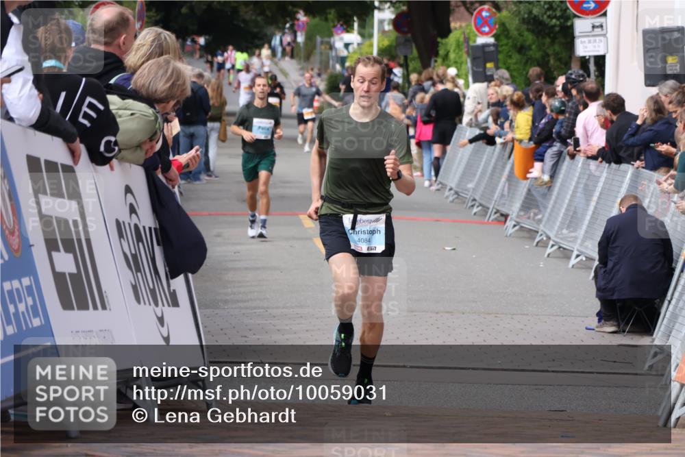 30.08.2026 - Blankeneser Heldenlauf Lena Gebhardt http://msf.ph/oto/10059031 30.08.2026 12:24:47 Ziel 2430, 4084 meine-sportfotos.de