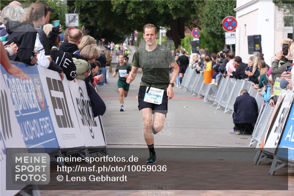 30.08.2026 - Blankeneser Heldenlauf Lena Gebhardt http://msf.ph/oto/10059036 30.08.2026 12:24:48 Ziel 2430, 4084 meine-sportfotos.de
