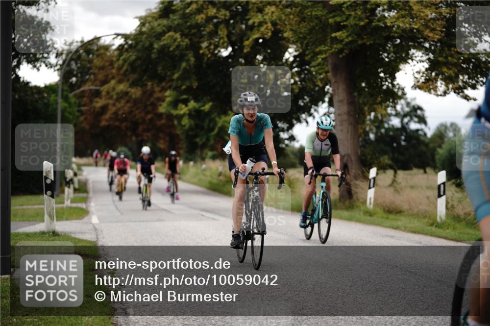 30.08.2026 - Elbe Triathlon Hamburg Michael Burmester http://msf.ph/oto/10059042 30.08.2026 11:27:47 Radfahren 1366, 1457, 1458, 1652, 1657, 1661, 1704, 1711 meine-sportfotos.de