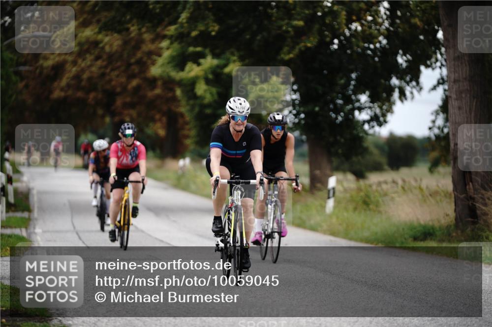 30.08.2026 - Elbe Triathlon Hamburg Michael Burmester http://msf.ph/oto/10059045 30.08.2026 11:27:49 Radfahren 1366, 1457, 1458, 1652, 1657, 1661, 1704, 1711 meine-sportfotos.de