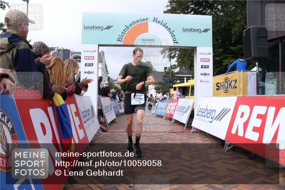 30.08.2026 - Blankeneser Heldenlauf Lena Gebhardt http://msf.ph/oto/10059058 30.08.2026 12:24:53 Ziel 4035, 4084, 4165 meine-sportfotos.de